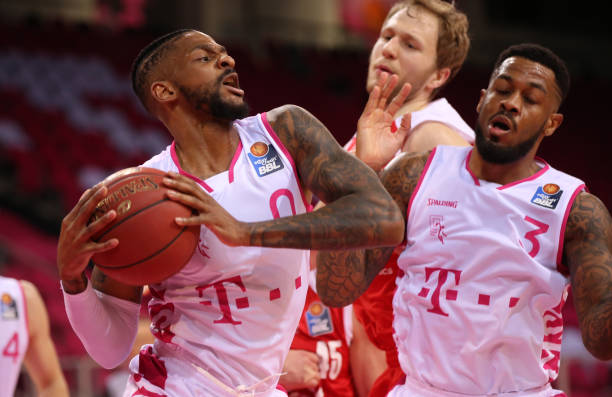 场边端坐秀 场边端坐秀